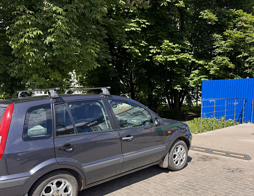 Парковка у ТЦ